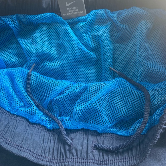 Nike- Mens M Navy Swim Trunks mesh liner New condition - Picture 5 of 6